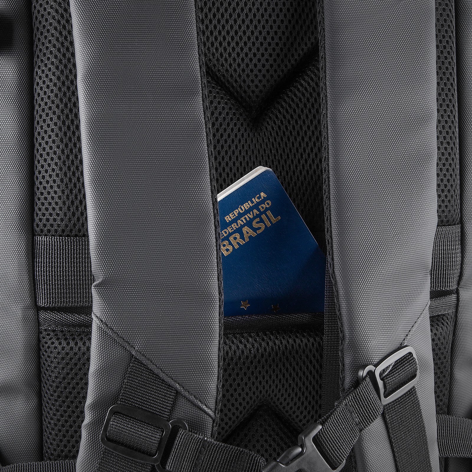 Mochila Mala com Bomba a Vácuo Expansível 31-45L USB Tipo-C