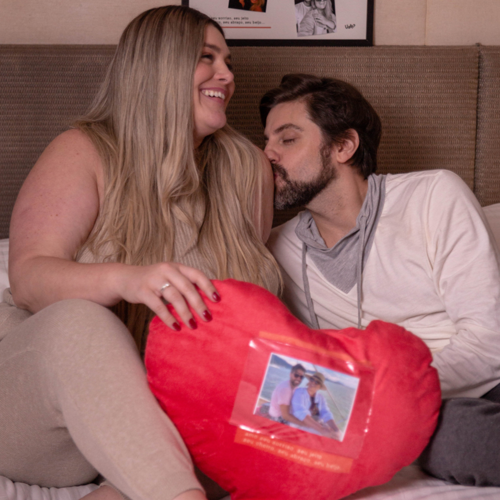 Almofada Coração com Espaço Para Fotos - Eu e Você