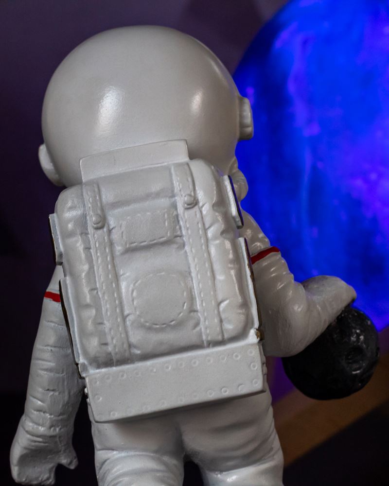 Estátua Astronauta Nasa Basquete Enterrada Lua
