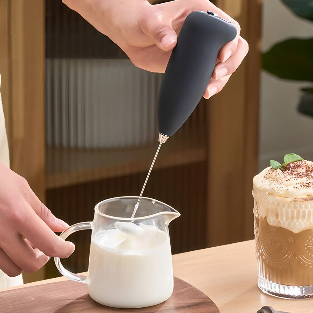 Mini Mixer Misturador De Bebidas Portátil Elétrico a Pilha Preto