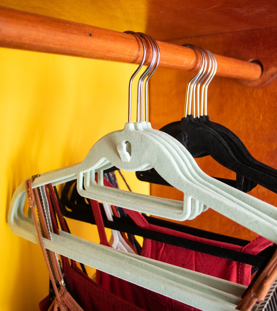 Kit de 3 Cabides Toq de Veludo com Gancho Frontal Happy Closet Preto