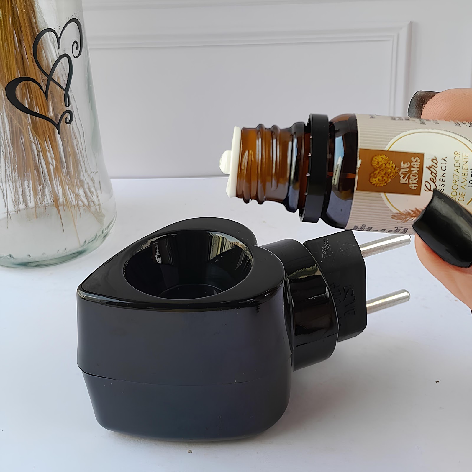 Aromatizador Difusor Elétrico de Essências Love Aromas Bivolt Preto